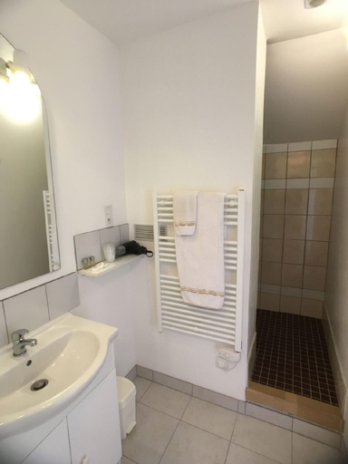 Bathroom, La Rame, Dordogne