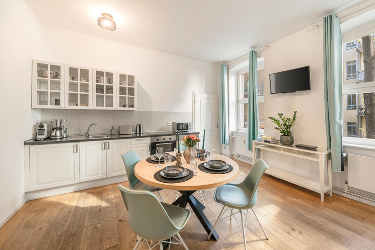 Others 3, Lofty Torstr Apartments, 4 unique units from 1-3 bedrooms in Mitte, ideal for families & groups, fro, Berlin