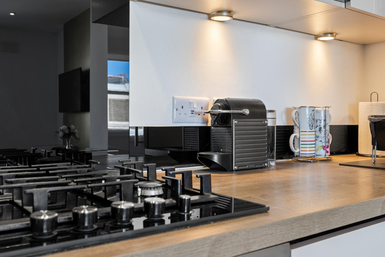 Food & Drinks, Bright & Modern 2-Bed Notting Hill Apartment, London