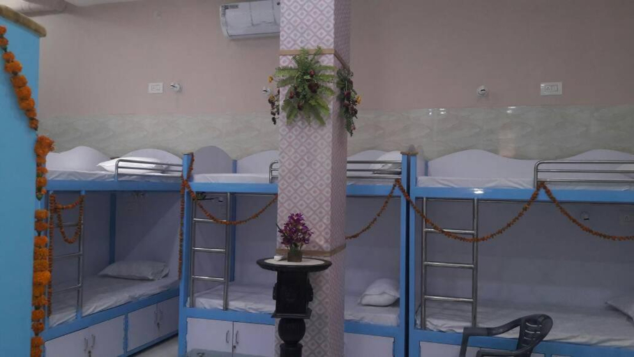 Bedroom 2, C N Comforts Hotel & Dormitory, Lucknow