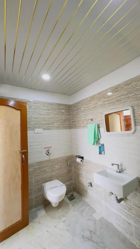 Bathroom 4, KDM Hotel Indore Palace, Ahmadnagar