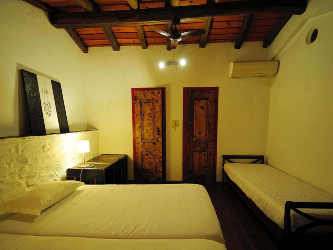 Bedroom 3, Quinta do Barrieiro - Art Selection by Maria Leal da Costa, Marvão