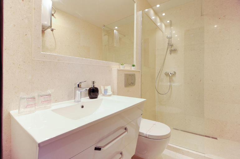 Bathroom 2, Main Street Studio and Rooms, Zadar