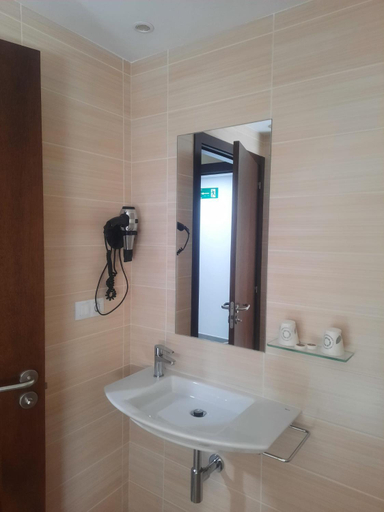 Bathroom 2, Pension Lemos, Lugo