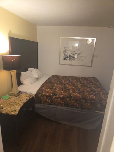 Bedroom 4, Bigfoot Motel, Humboldt