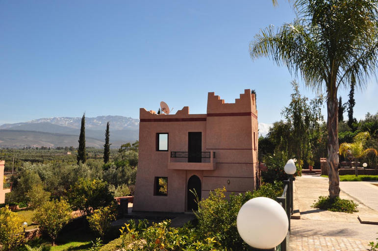 Exterior & Views