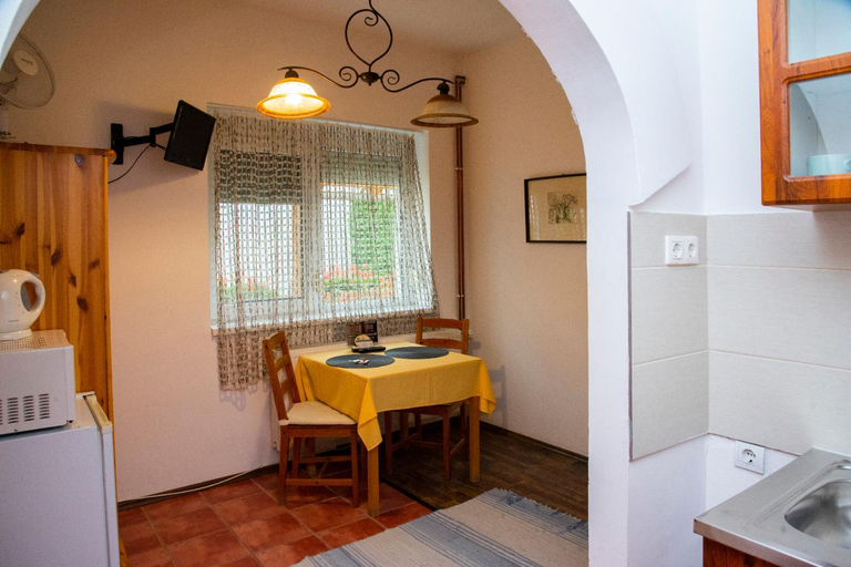 Others 5, Haramia Csapszek es Fogado, Szombathely