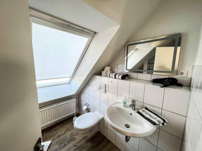 Bathroom, Kapitaenshaus-Lassen-Zimmer-Columbus-Suite, Nordfriesland