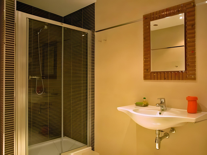 Bathroom, La Casona de Navaleno, Soria