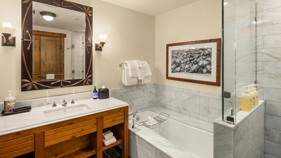 Others 5, 309 Studio Spruce Peak Lodge Base of Stowe Mt Resort Sleeps 4, Lamoille