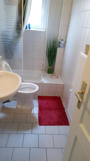 Bathroom 2, Ferienwohnungen by K Krause, Salzgitter