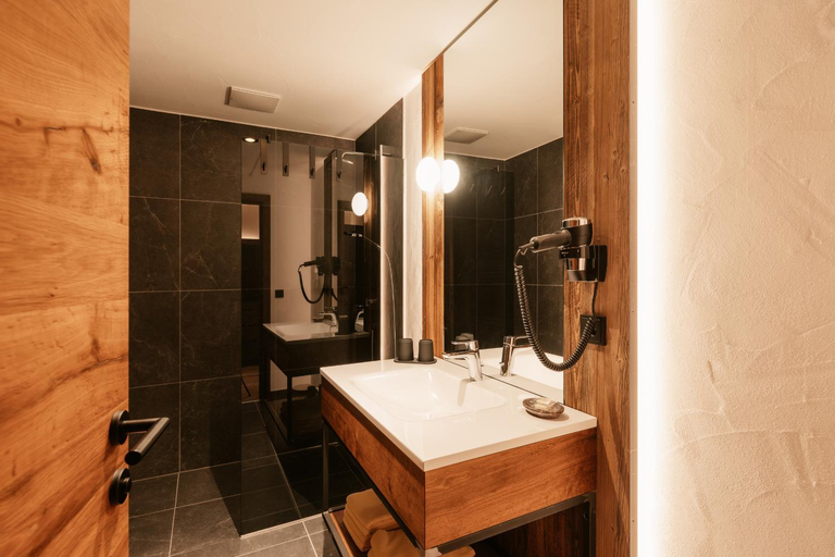 Bathroom 3, Hotel Kaferhube, Murau