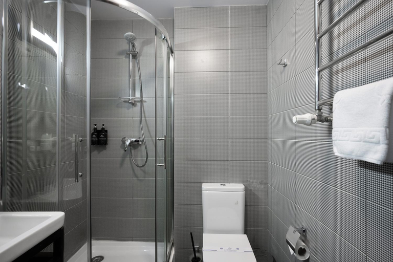 Bathroom 3, Goral Hotel & Spa, Nadvirnians'kyi