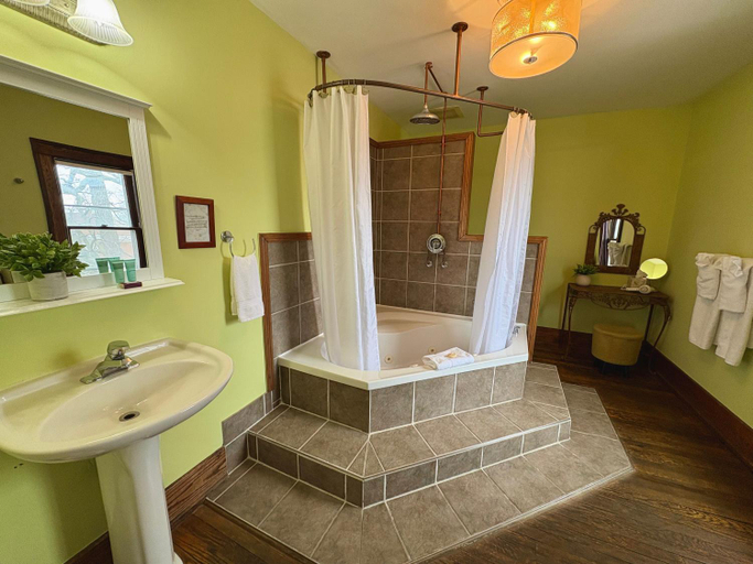Bathroom 3, Inn 31, Essex