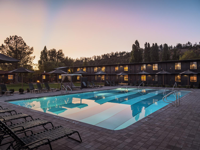 Sport & Beauty 2, High Country Motor Lodge, Coconino