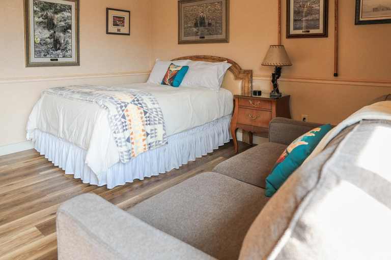 Bedroom 2, Yellowstone Gateway Inn, Park