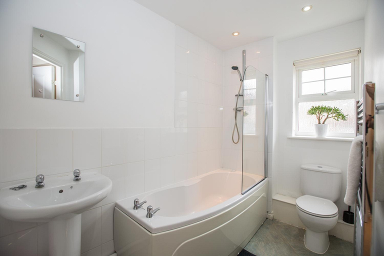 Bathroom 3, Sawadee Apartments, Warwickshire