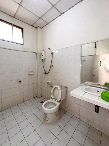 Bathroom 3, Chumphon Park Resort, Muang Chumphon