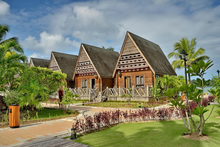 Exterior & Views
