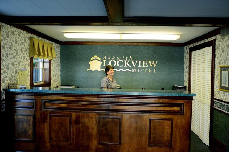 Others 5, Lockview Motel, Chippewa