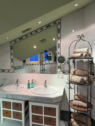Bathroom 2, Hotel Universo, Landeck