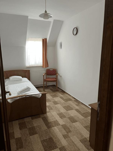 Bedroom 2, M1 Szeker Csarda Hotel es Etterem, Bicske