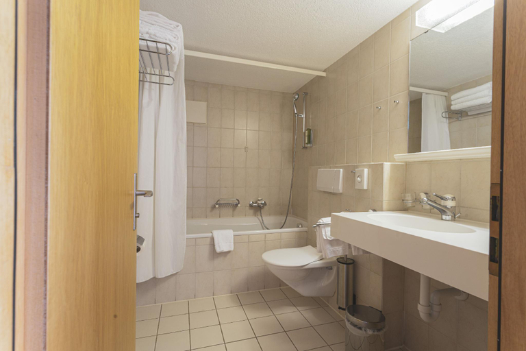 Bathroom 3, Hotel The Larix, Visp