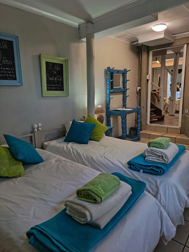 Bedroom 2, De' Nessie, Cacadu