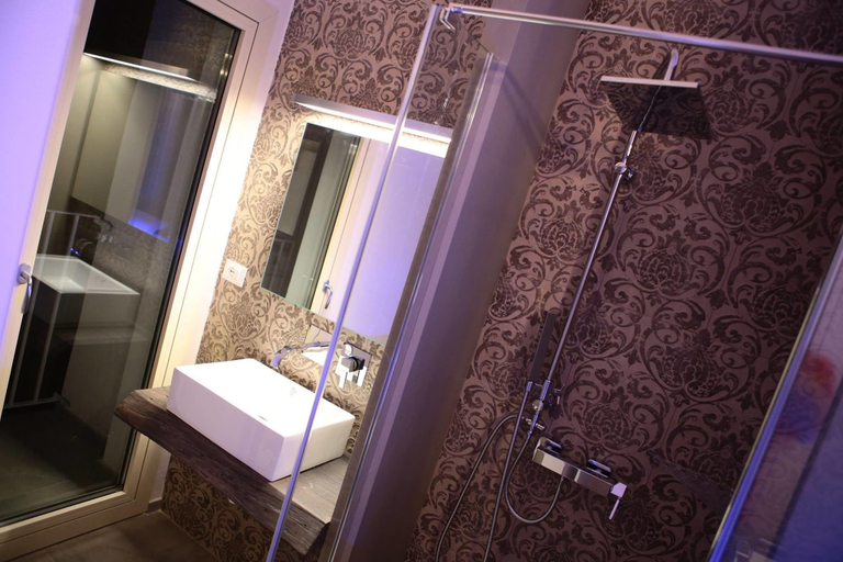 Bathroom 5, B&B Palazzo Murat, Bari