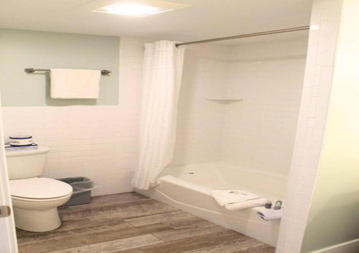 Bathroom 3, Aqua Beach Hotel, Cape May