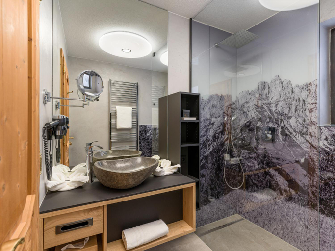Bathroom 4, Wellnessresort Seiwald 4 Stern Superior, Kitzbühel