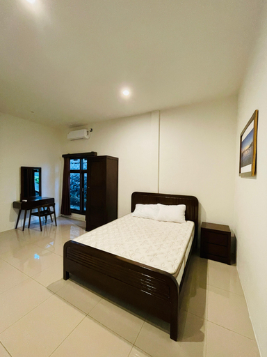 Gajah 12 Lake View Resort - Tap to explore photos
