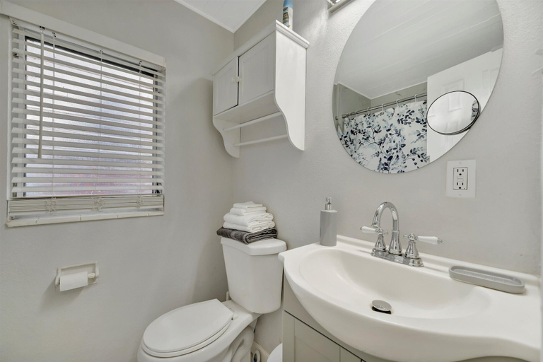 Bathroom 2, East Yukon Retreat, Hillsborough