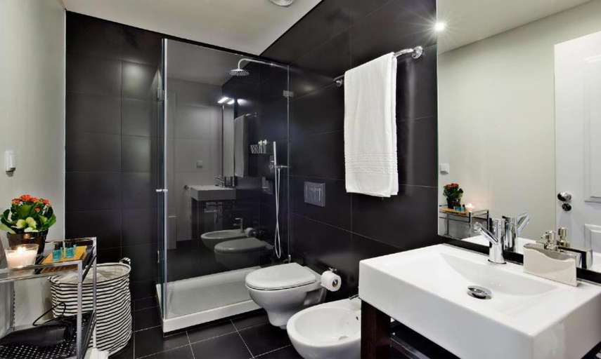 Bathroom 3, Historical Bica - 3 Bedroom Apartment, Lisbon