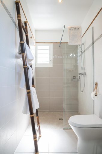 Bathroom 4, Les Jardins des Alizés, Saint-François