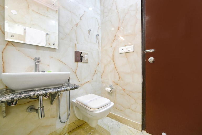 Bathroom, Hotel Jaggi Palace, Delhi