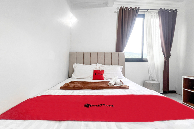 Bedroom 4, RedDoorz Mamamia near Jalan Dieng, Wonosobo