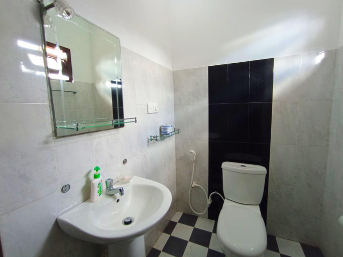 Bathroom 3, Allan Guest Mirissa, Weligama
