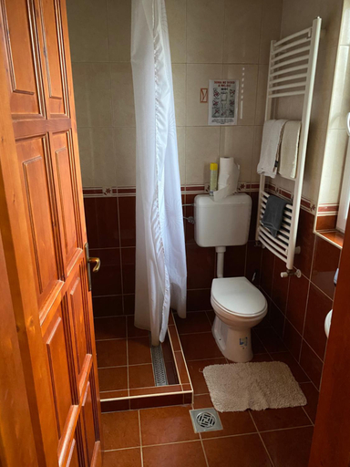 Bathroom 3, Banvolgye Vendeghaz es Apartmanok, Kazincbarcikai