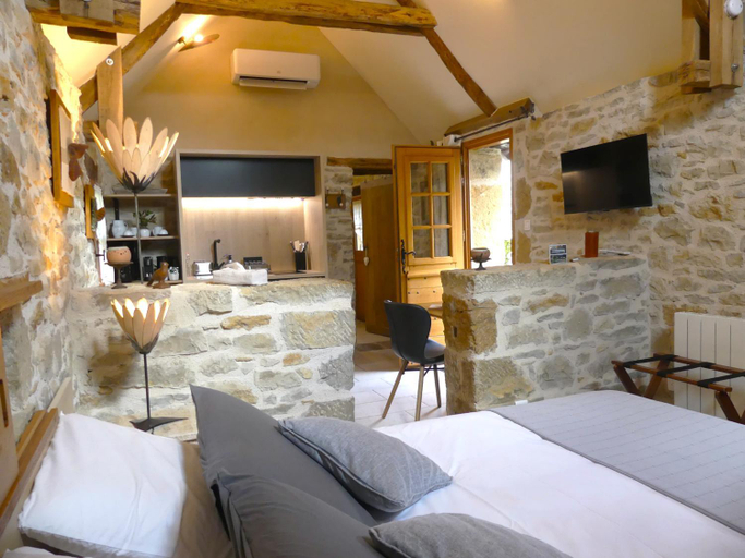 Bedroom, Studio Natur'ailes, Le Hameau du Quercy, romantique, campagne, piscine naturelle, Lot