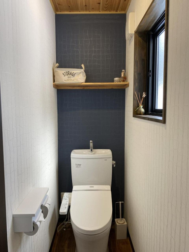 Bathroom 2, The Yellow House, Hakuba