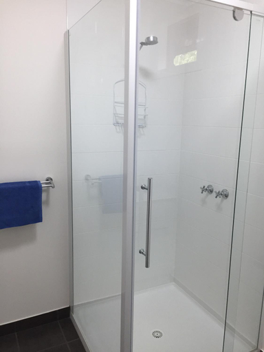 Bathroom 3, Mallacoota Log cabins, E. Gippsland - Orbost