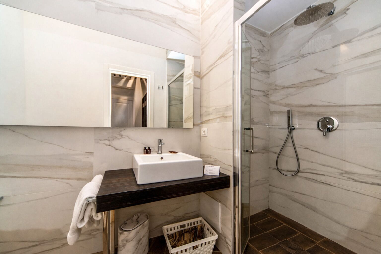 Bathroom 3, Umberto 34 Collection, Napoli