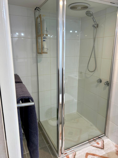 Bathroom 2, The Cosy Bungalow, Greater Geelong - Pt B