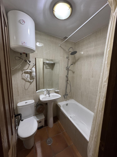 Bathroom 2, Hostal Infantes, Toledo