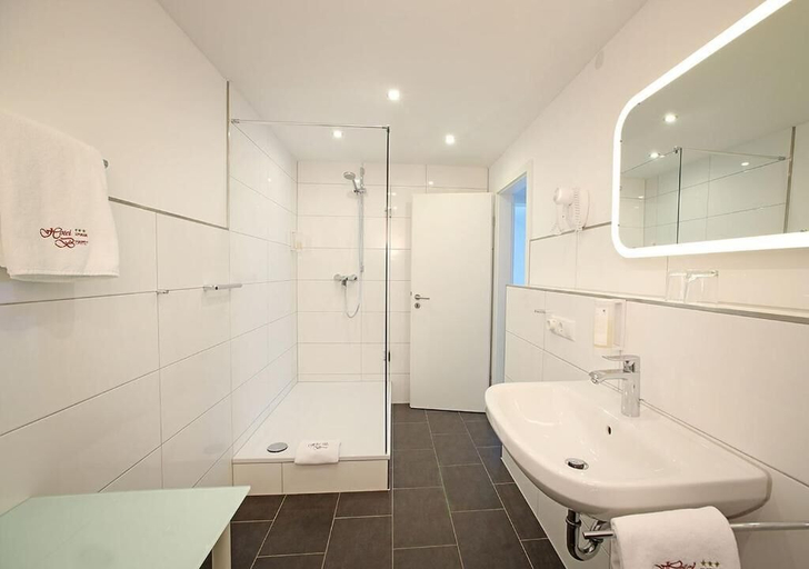 Bathroom 3, Hotel Brenner, Koblenz