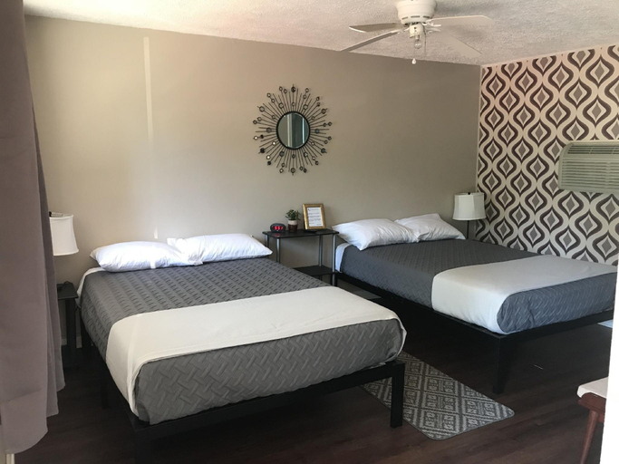 Bedroom 4, Nightshade Inn & Gardens, Onondaga