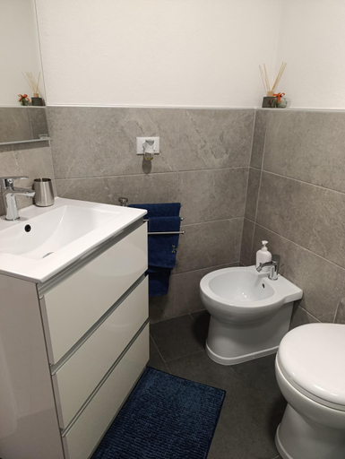 Bathroom 2, Su Planu, Cagliari