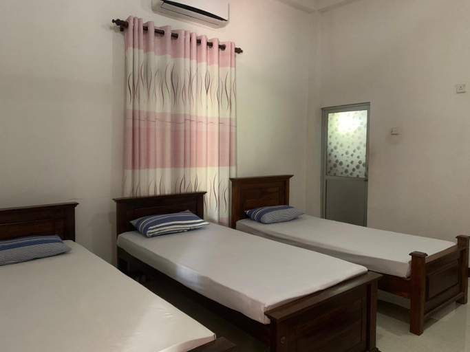 Bedroom 3, Deshani Holiday Inn, Dambulla