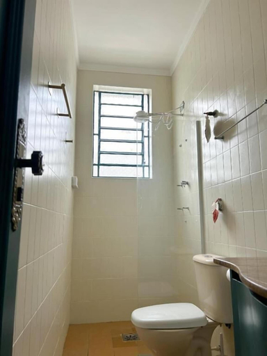 Bathroom 2, Hostel Castell di Madre, Santos